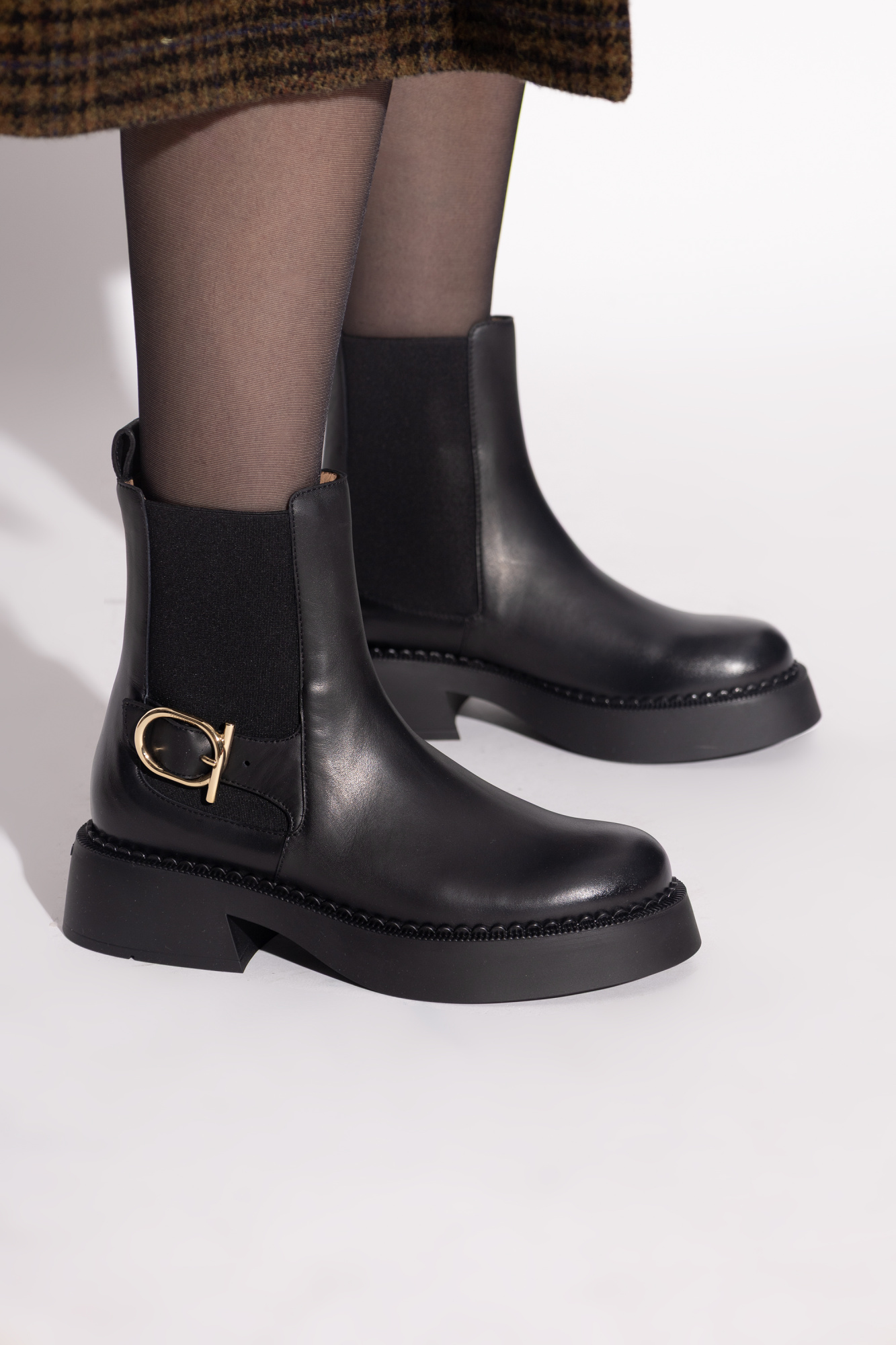 ロングブーツ SALVATORE FERRAGAMO Black Leather Tia Ankle Boots Black Chelsea boots `Tia` FERRAGAMO - Vitkac AS